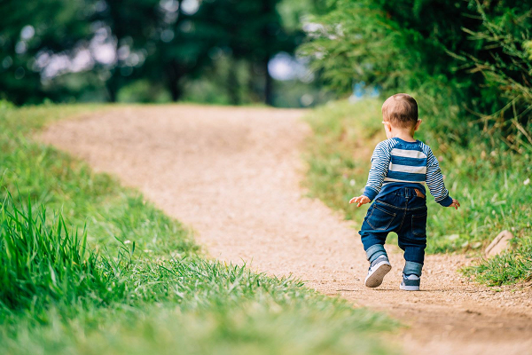 The Exciting Milestone: When Do Babies Start to Walk and Tips for Parents